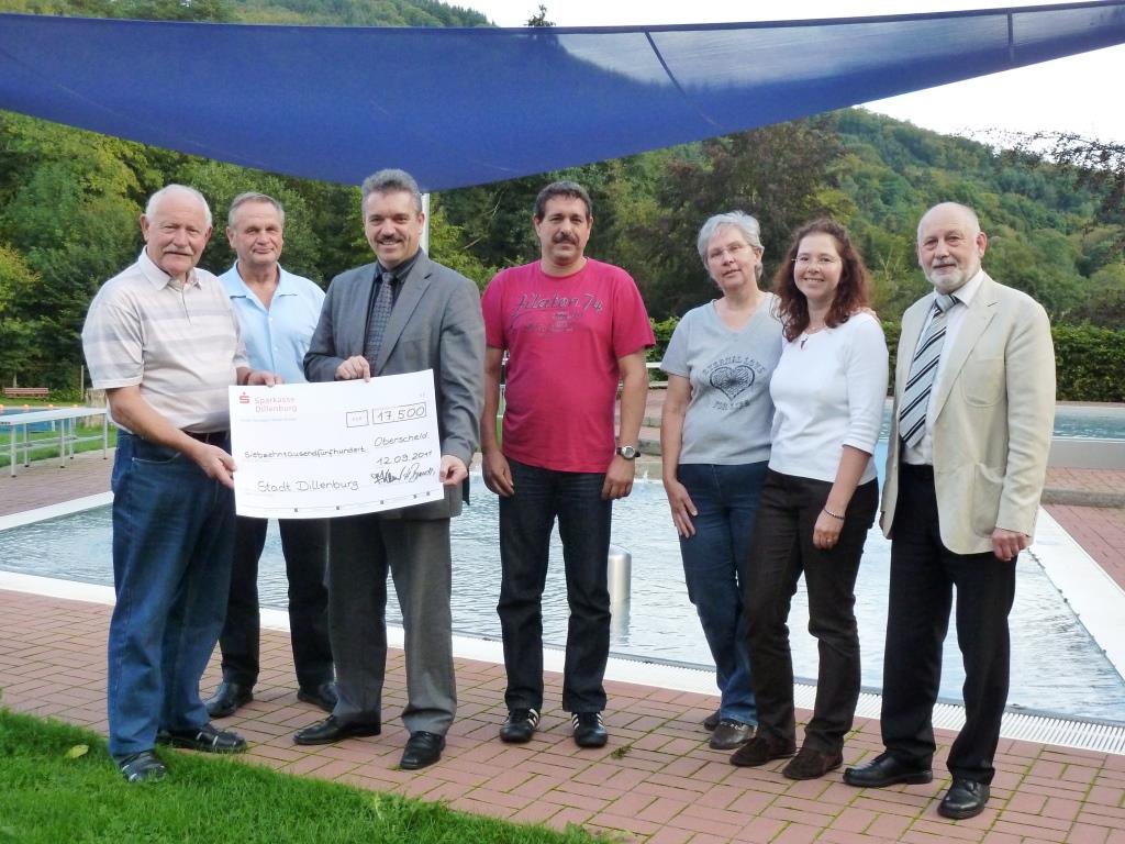 Förderverein Waldschwimmbad Oberscheld übergibt zweckgebundene Spende an die Stadt Dillenburg