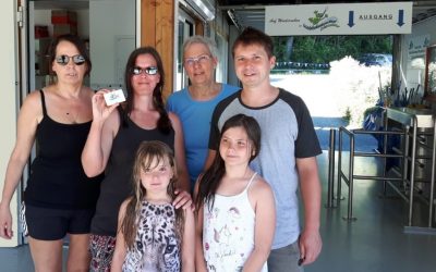 Aquarena Dillenburg und Waldschwimmbad Oberscheld: Kundenkarte-Nummer 10.000 an Jasmin Kutzner